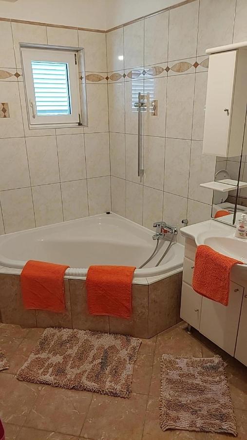 Apartmani Katarina Mundanije Екстериор снимка
